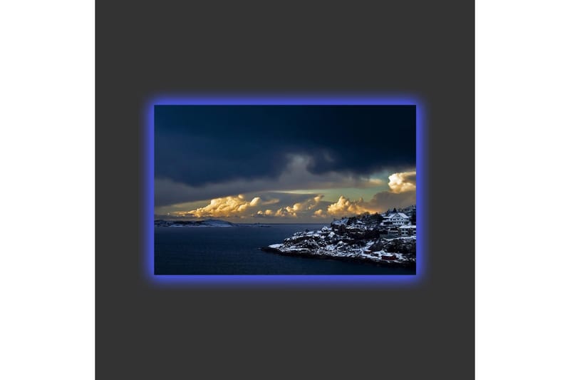 Canvastavla med LED-belysning - Dramatiskt kustlandskap med snöklädda klippor och mörka moln - Mörkblå / Vit / Grå - Inredning - Tavlor & posters - Canvastavla
