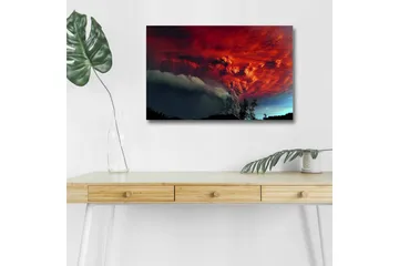 Canvastavla med LED-belysning - Dramatiskt vulkanutbrott med intensiva färger på himlen - Röd / Svart / Blå - Inredning - Tavlor & posters - Canvastavla