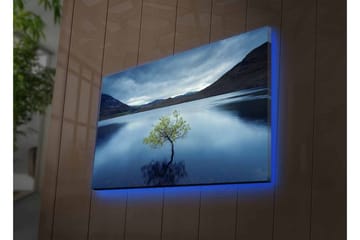 Canvastavla med LED-belysning - Ensam trädkrona som speglas i stilla vatten - Mörkblå / Grön / Grå - Inredning - Tavlor & posters - Canvastavla