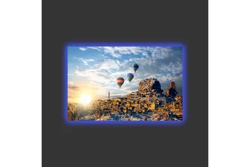 Canvastavla med LED-belysning - Färgglada luftballonger sväva över en bergig landskapsscen med solnedgång - Guld / Blå / Orange - Inredning - Tavlor & posters - Canvastavla