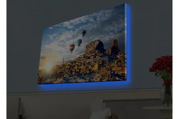 Canvastavla med LED-belysning - Färgglada luftballonger sväva över en bergig landskapsscen med solnedgång - Guld / Blå / Orange - Inredning - Tavlor & posters - Canvastavla