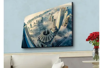 Canvastavla med LED-belysning - Futuristisk stadslandskap med höga skyskrapor i dimma - Grå / Blå / Beige - Inredning - Tavlor & posters - Canvastavla