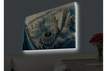 Canvastavla med LED-belysning - Futuristisk stadslandskap med höga skyskrapor i dimma - Grå / Blå / Beige - Inredning - Tavlor & posters - Canvastavla