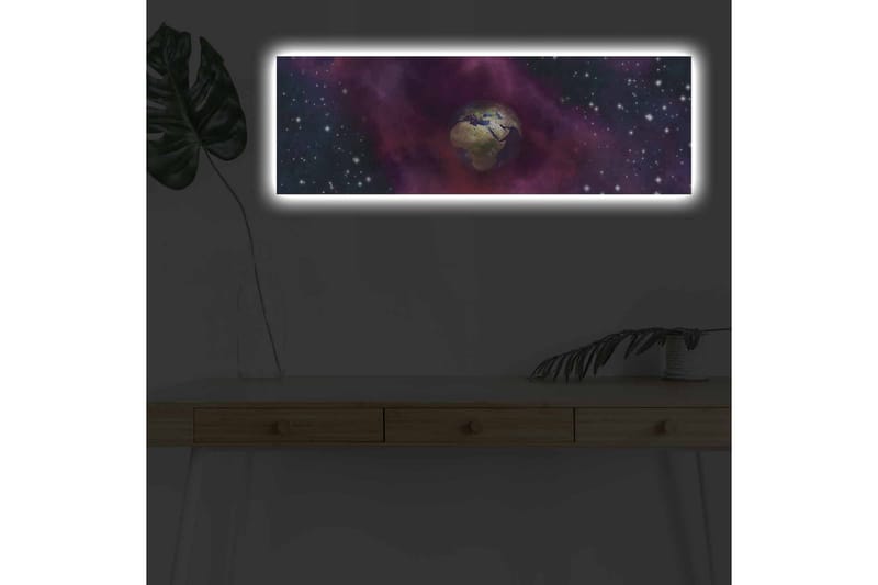 Canvastavla med LED-belysning - Jorden omgiven av en stjärnklar rymd med färgglada nebulosor, Lila / Blå / Guld
