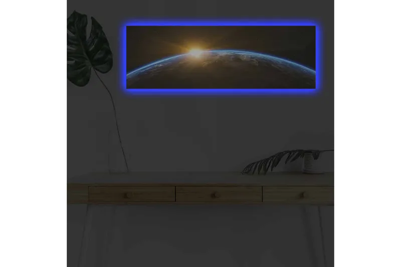 Canvastavla med LED-belysning - Jorden sedd från rymden med en soluppgång i horisonten - Blå / Orange / Svart - Inredning - Tavlor & posters - Canvastavla