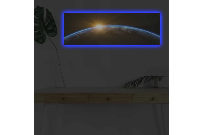 Canvastavla med LED-belysning - Jorden sedd från rymden med en soluppgång i horisonten, Blå / Orange / Svart