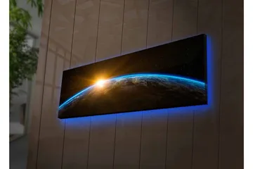 Canvastavla med LED-belysning - Jorden sedd från rymden med en soluppgång i horisonten - Blå / Orange / Svart - Inredning - Tavlor & posters - Canvastavla