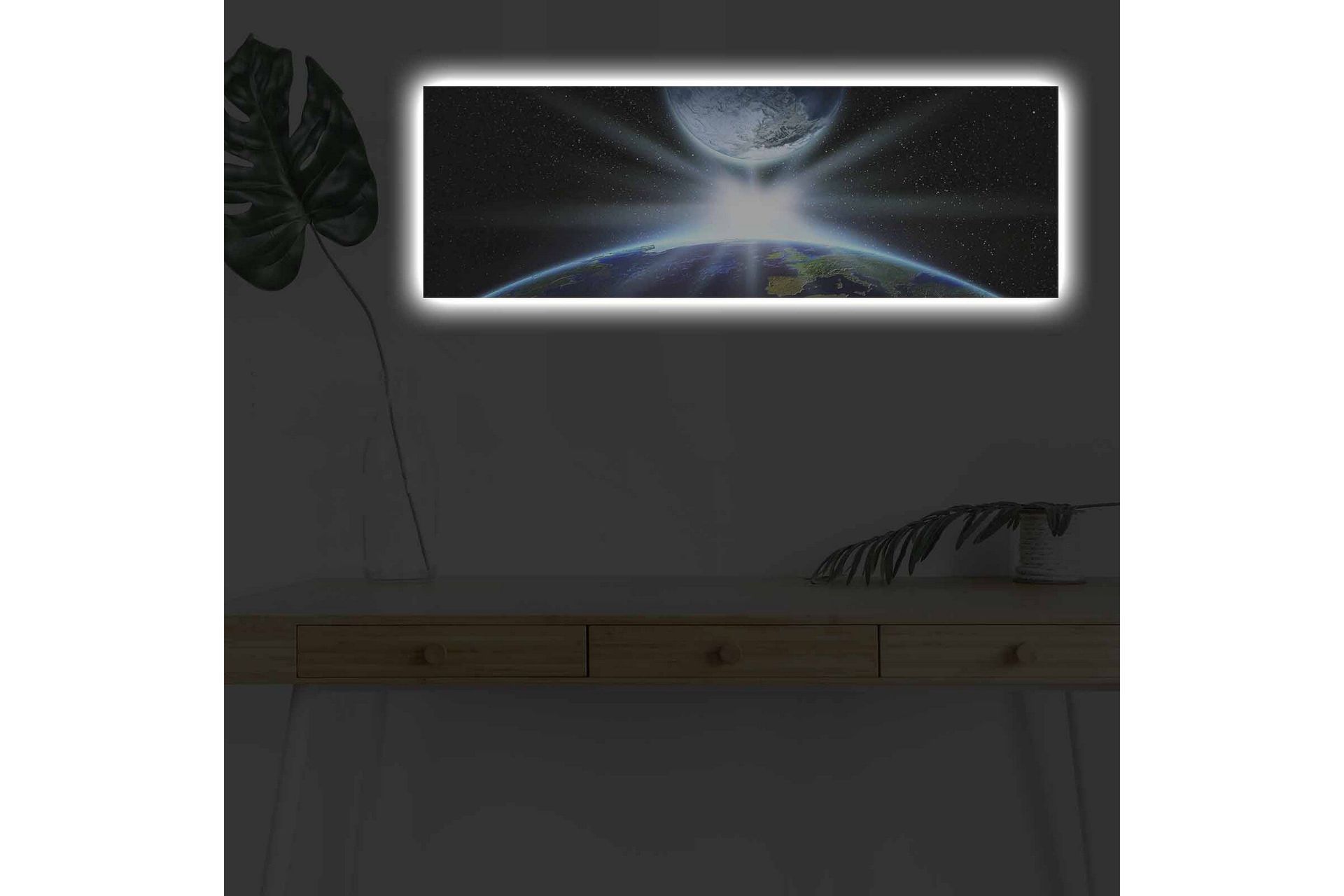 Canvastavla med LED-belysning - Jorden sedd från rymden med strålar av ljus som bryter genom atmosfären - Blå / Grön / Svart