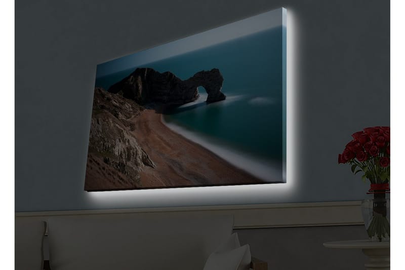 Canvastavla med LED-belysning - Klippformation med naturlig båge vid kusten - Mörkgrön / Blå / Beige - Inredning - Tavlor & posters - Canvastavla