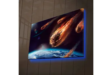 Canvastavla med LED-belysning - Kometnedslag över jorden i en dramatisk rymdscen - Mörkblå / Orange / Grå - Inredning - Tavlor & posters - Canvastavla