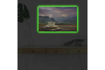 Canvastavla med LED-belysning - Kopp med ångande dryck framför en naturskön bergslandskap - Grön / Beige / Blå - Inredning - Tavlor & posters - Canvastavla