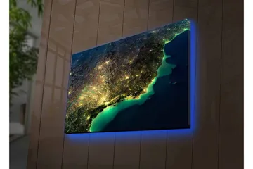 Canvastavla med LED-belysning - Nattlig vy av en stad med ljus och hav - Mörkblå / Grön / Gul - Inredning - Tavlor & posters - Canvastavla