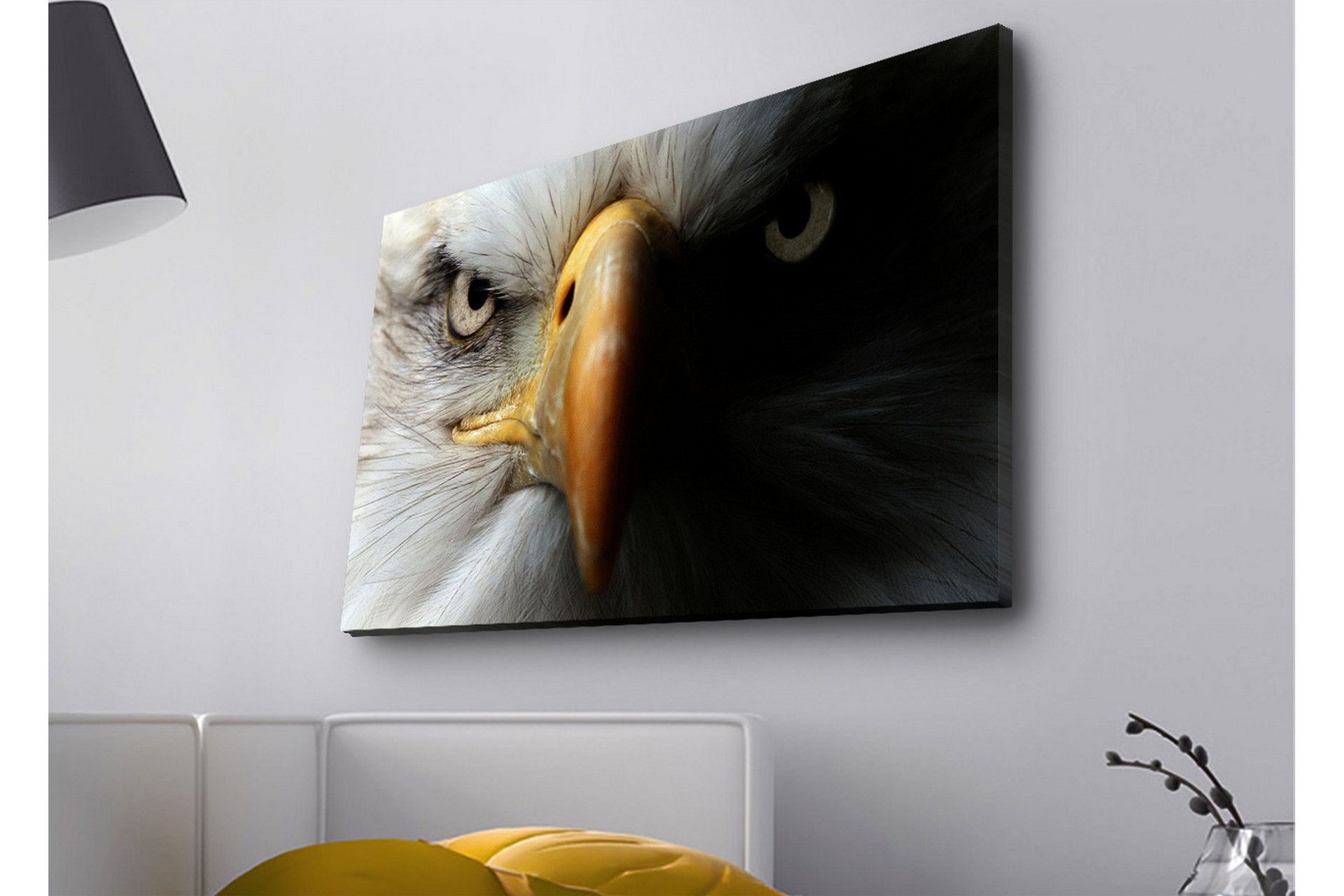 Canvastavla med LED-belysning - Närbild av en majestätisk örn med intensiva ögon - Vit / Svart / Orange