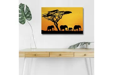 Canvastavla med LED-belysning - Silhuetter av elefanter under en solnedgång med ett träd i bakgrunden - Svart / Orange / Gul - Inredning - Tavlor & posters - Canvastavla