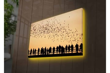 Canvastavla med LED-belysning - Silhuetter av människor mot en gyllene himmel med svävande fåglar - Guld / Svart - Inredning - Tavlor & posters - Canvastavla