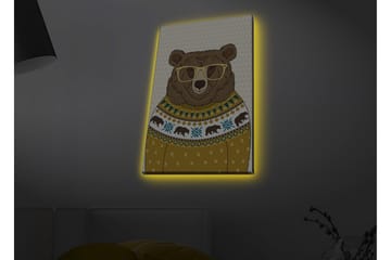 Canvastavla med LED-belysning - Snygg björn med glasögon i en mönstrad tröja - Brun / Gul / Blå - Inredning - Tavlor & posters - Canvastavla