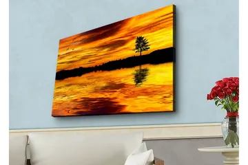 Canvastavla med LED-belysning - Solnedgång över en spegelblanka sjö med silhouett av ett träd - Guld / Orange / Svart - Inredning - Tavlor & posters - Canvastavla