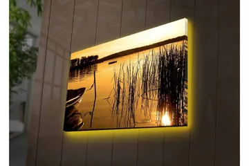 Canvastavla med LED-belysning - Solnedgång över stilla vatten med vass och en båt i förgrunden - Guld / Brunt / Svart - Inredning - Tavlor & posters - Canvastavla