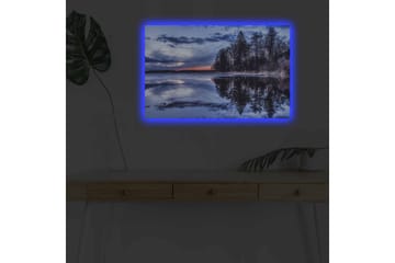 Canvastavla med LED-belysning - Spegelblanka sjölandskap med silhouetter av träd i skymning - Blå / Svart / Grå - Inredning - Tavlor & posters - Canvastavla
