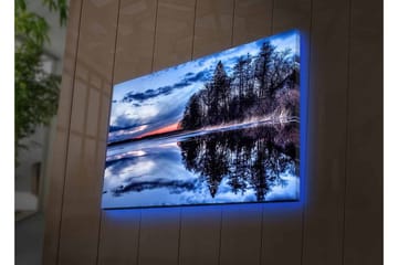 Canvastavla med LED-belysning - Spegelblanka sjölandskap med silhouetter av träd i skymning - Blå / Svart / Grå - Inredning - Tavlor & posters - Canvastavla