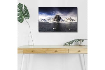 Canvastavla med LED-belysning - Storslagen fjällkedja med snöklädda toppar vid en spegelblanka sjö - Mörkblå / Vit / Grå - Inredning - Tavlor & posters - Canvastavla
