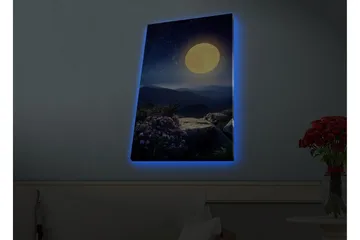Canvastavla med LED-belysning - Storslagen måne över en fjärran bergslandskap med blommor i förgrunden - Mörkblå / Gul / Lila - Inredning - Tavlor & posters - Canvastavla