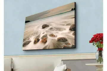 Canvastavla med LED-belysning - Strandscen med mjuka vågor som omsluter stenar - Grå / Beige / Svart - Inredning - Tavlor & posters - Canvastavla