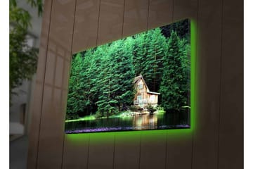 Canvastavla med LED-belysning - Stuga vid en spegelblanka sjö omgiven av tät grönska - Grön / Brun / Blå - Inredning - Tavlor & posters - Canvastavla