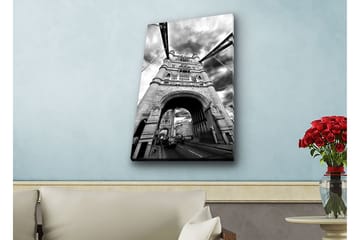 Canvastavla med LED-belysning - Svartvit bild av Tower Bridge i London med dramatiska moln - Svart / Vitt / Grått - Inredning - Tavlor & posters - Canvastavla