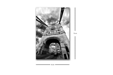 Canvastavla med LED-belysning - Svartvit bild av Tower Bridge i London med dramatiska moln - Svart / Vitt / Grått - Inredning - Tavlor & posters - Canvastavla