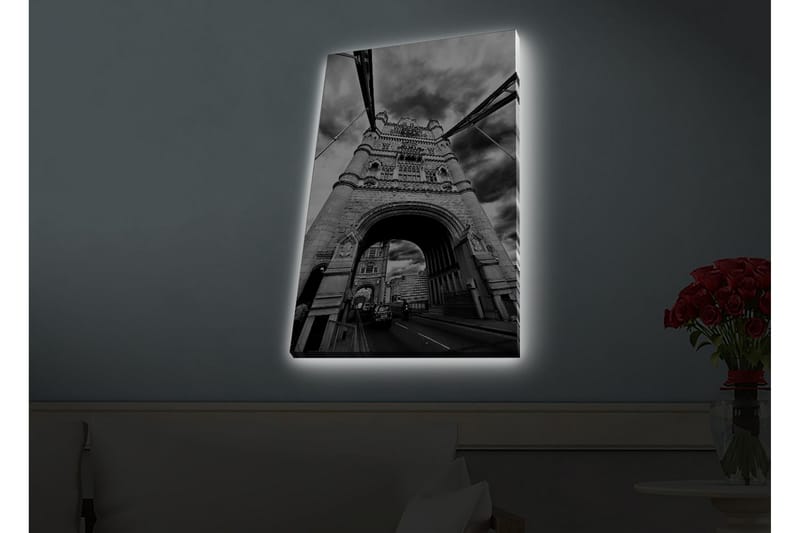 Canvastavla med LED-belysning - Svartvit bild av Tower Bridge i London med dramatiska moln - Svart / Vitt / Grått - Inredning - Tavlor & posters - Canvastavla
