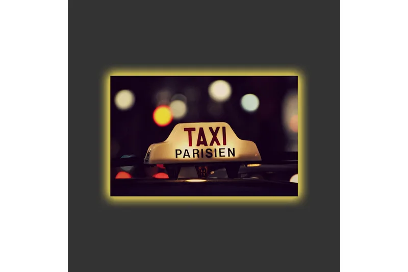 Canvastavla med LED-belysning - Taxi-skylt med texten TAXI PARISIEN i en nattlig stadsmiljö - Gult / Svart / Rött - Inredning - Tavlor & posters - Canvastavla