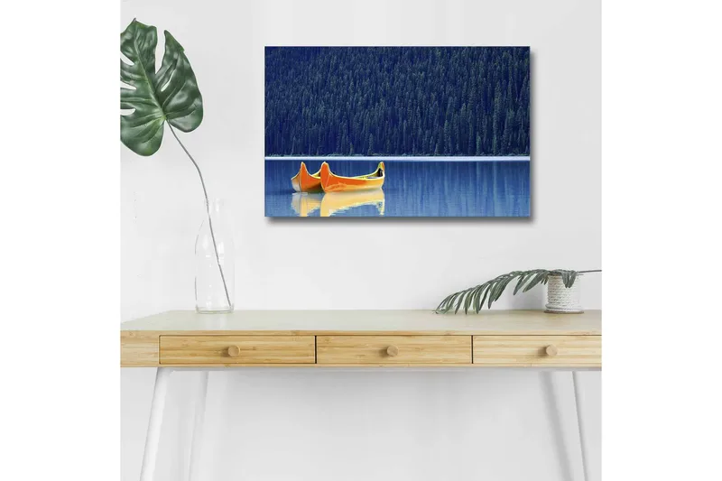 Canvastavla med LED-belysning - Två kanoter i en spegelblanka sjö omgiven av tät skog, Blå / Orange