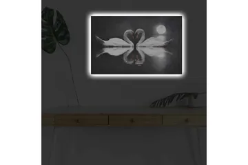 Canvastavla med LED-belysning - Två svanar som formar ett hjärta i en spegelblanka sjö under en måne - Vit / Svart / Grå - Inredning - Tavlor & posters - Canvastavla