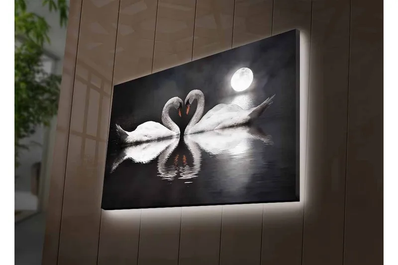 Canvastavla med LED-belysning - Två svanar som formar ett hjärta i en spegelblanka sjö under en måne - Vit / Svart / Grå - Inredning - Tavlor & posters - Canvastavla