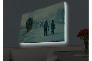 Canvastavla med LED-belysning - Två personer som promenerar i snön under en dimmig himmel - Blå / Vit / Grå - Inredning - Tavlor & posters - Canvastavla