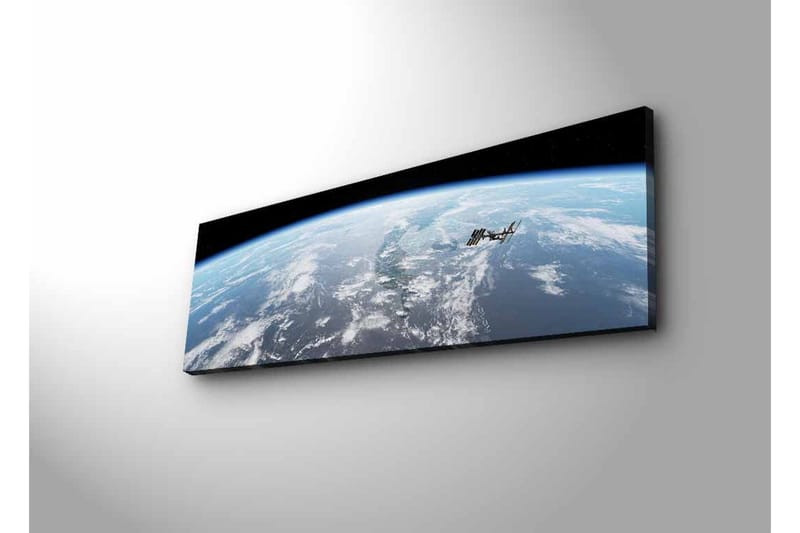 Canvastavla med LED-belysning - Utsikt över jorden från rymden med internationella rymdstationen i fokus - Blå / Vit / Svart - Inredning - Tavlor & posters - Canvastavla