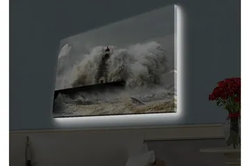 Canvastavla med LED-belysning - Vågskvalp som slår mot en fyr i stormigt väder - Grå / Vit / Brun - Inredning - Tavlor & posters - Canvastavla