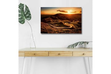Canvastavla med LED-belysning - Vacker landskapsvy med en slingrande väg och solnedgång över bergen - Orange / Brun / Grön - Inredning - Tavlor & posters - Canvastavla