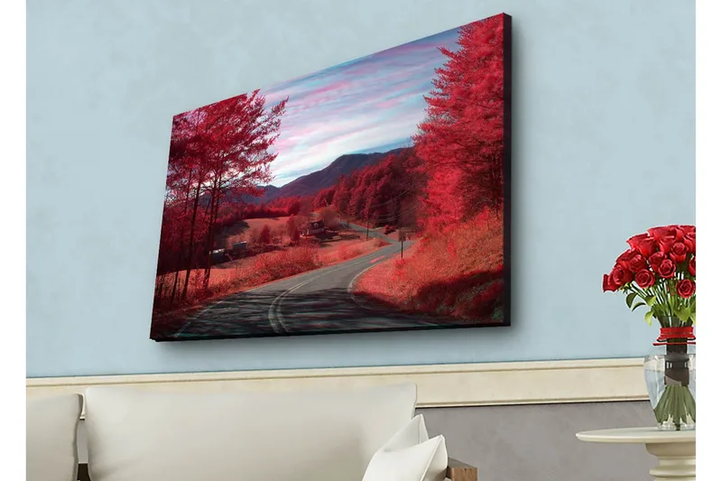 Canvastavla med LED-belysning - Vacker landskapsvy med röda träd och en slingrande väg - Röd / Mörkröd - Inredning - Tavlor & posters - Canvastavla