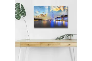 Canvastavla med LED-belysning - Vacker vy över en stad vid vattnet med ett stort pariserhjul och färgglada byggnader - Blå / Gul / Vit - Inredning - Tavlor & posters - Canvastavla