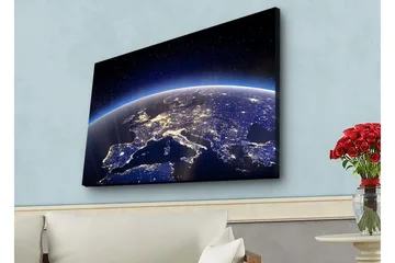 Canvastavla med LED-belysning - Vacker vy av jorden med Europa belyst av stjärnor och stadsljus - Mörkblå / Ljusblå / Vit - Inredning - Tavlor & posters - Canvastavla