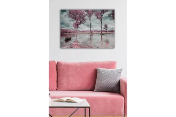 Canvastavla - Rosa träd vid en spegelblanka sjö med en båt i förgrunden - Rosa / Grå / Blå - Inredning - Tavlor & posters - Canvastavla