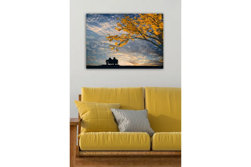 Canvastavla - Silhuett av ett par som sitter på en bänk under ett träd med gyllene höstlöv - Guld / Blå / Svart - Inredning - Tavlor & posters - Canvastavla