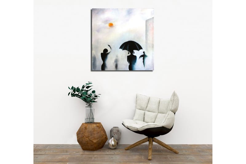 Canvastavla - Silhuetter av personer med paraplyer i en dimmig stadsmiljö - Svart / Grå / Orange - Inredning - Tavlor & posters - Canvastavla