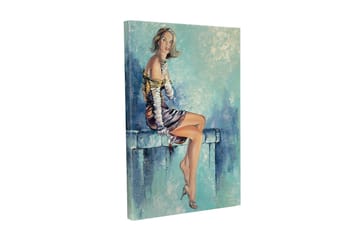 Canvastavla - Sittande kvinna i elegant klänning med en förförisk pose - Blå / Beige / Brun - Inredning - Tavlor & posters - Canvastavla