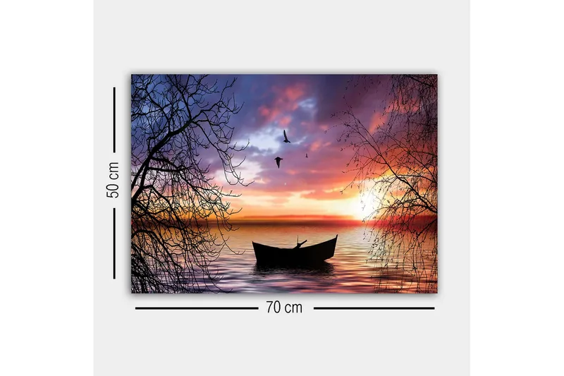 Canvastavla - Stämningsfull solnedgång över en stilla sjö med en båt i fokus - Lila / Orange / Svart - Inredning - Tavlor & posters - Canvastavla
