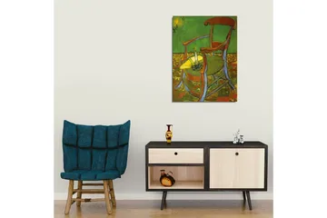 Canvastavla - Stående stol med en tänd ljusstake och en gul duk - Grön / Brun / Gul - Inredning - Tavlor & posters - Canvastavla