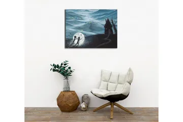 Canvastavla - Två barn som leker med en stor måne i en drömlik landskapsscen - Mörkblå / Ljusgrå / Svart - Inredning - Tavlor & posters - Canvastavla