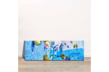 Canvastavla - Vacker gränd med blå väggar och färgglada blomkrukor - Blå / Vit / Gul - Inredning - Tavlor & posters - Canvastavla